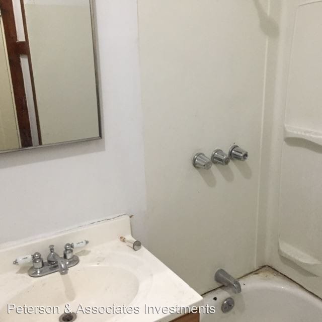 Building Photo - 2 br, 1 bath Apartment - 1236 N Kedzie