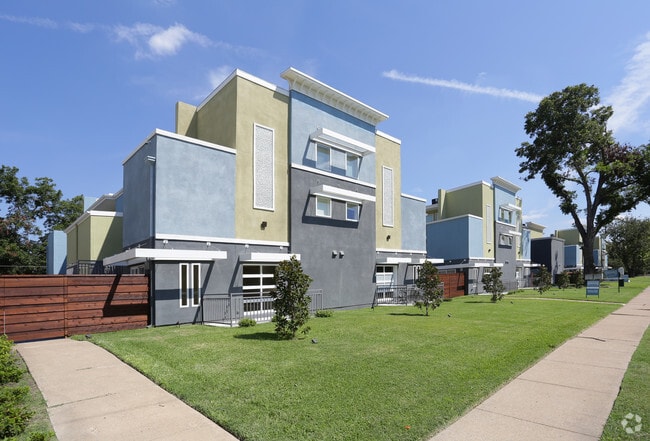 Building Photo - Nuvo Park Place