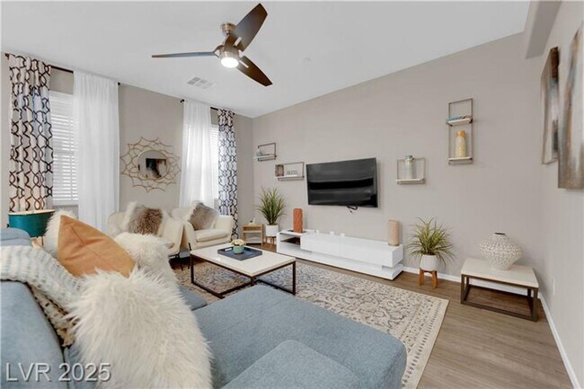 Foto del edificio - GORGEOUS FURNISHED TOWNHOME IN SUMMERLIN!!!