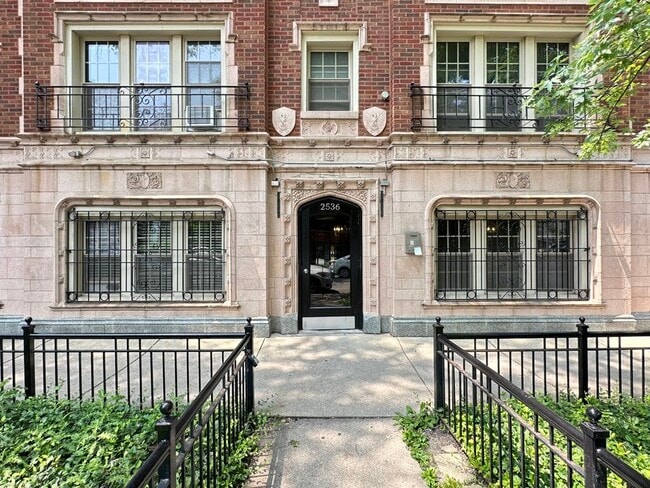 Building Photo - 2536 N Sawyer Ave