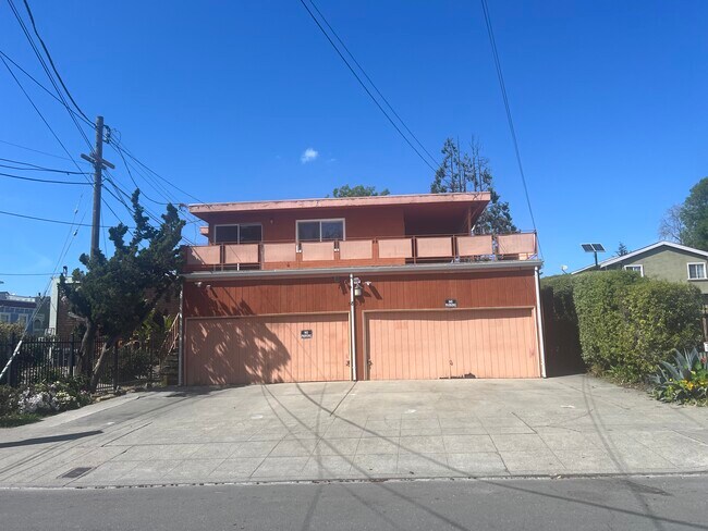 Building Photo - 3805 Maybelle Ave