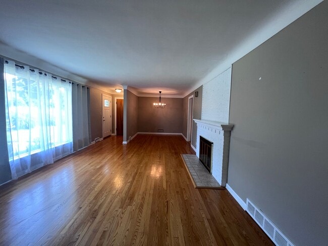 Building Photo - East Grand Rapids Schools - 4 bedroom home