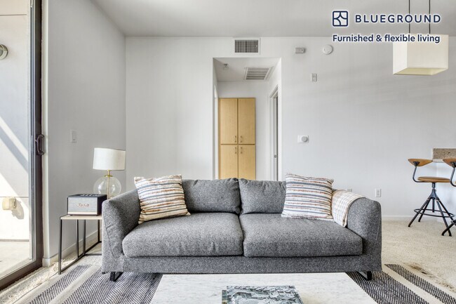 Foto del edificio - 375 E 2nd St