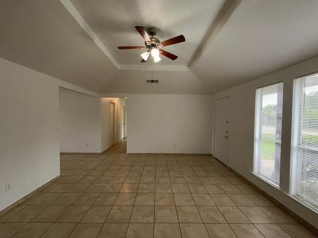 Building Photo - 112 Mesa Dr