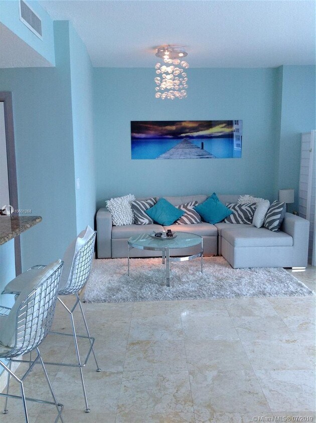 Primary Photo - 6515 Collins Ave