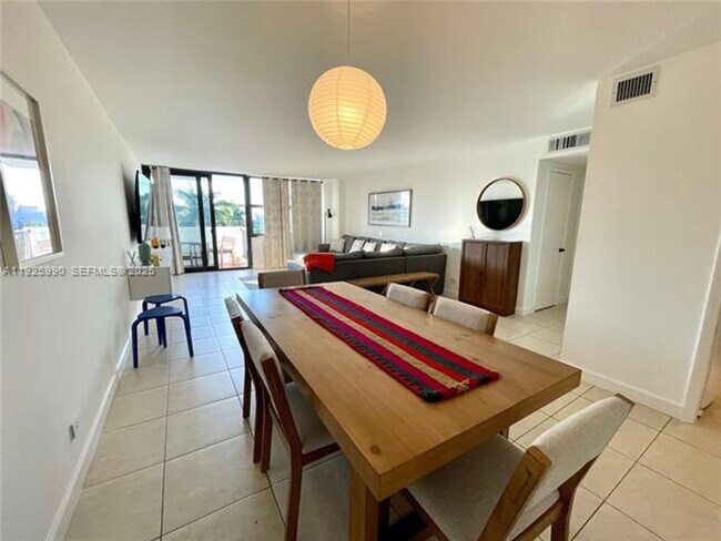 Foto del edificio - 10101 E Bay Harbor Dr