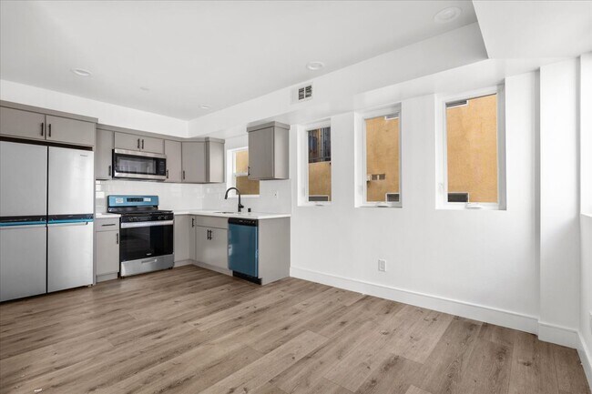 Foto del edificio - 6322 Willoughby Ave