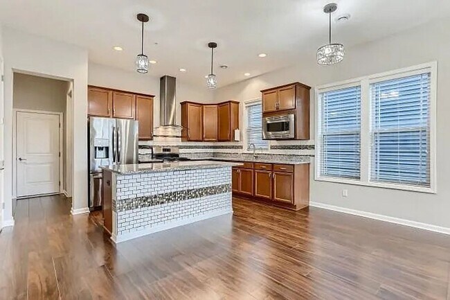 Foto del edificio - Beautiful Updated Townhouse- Maple Grove- Available Now!