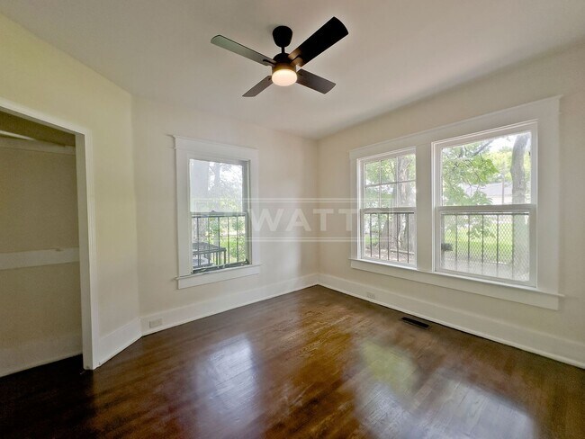 Building Photo - Charming 2-Bedroom Craftsman Bungalow in Woodlawn