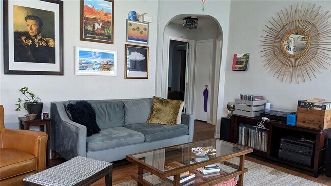 Foto del edificio - 5322 Summer Dr