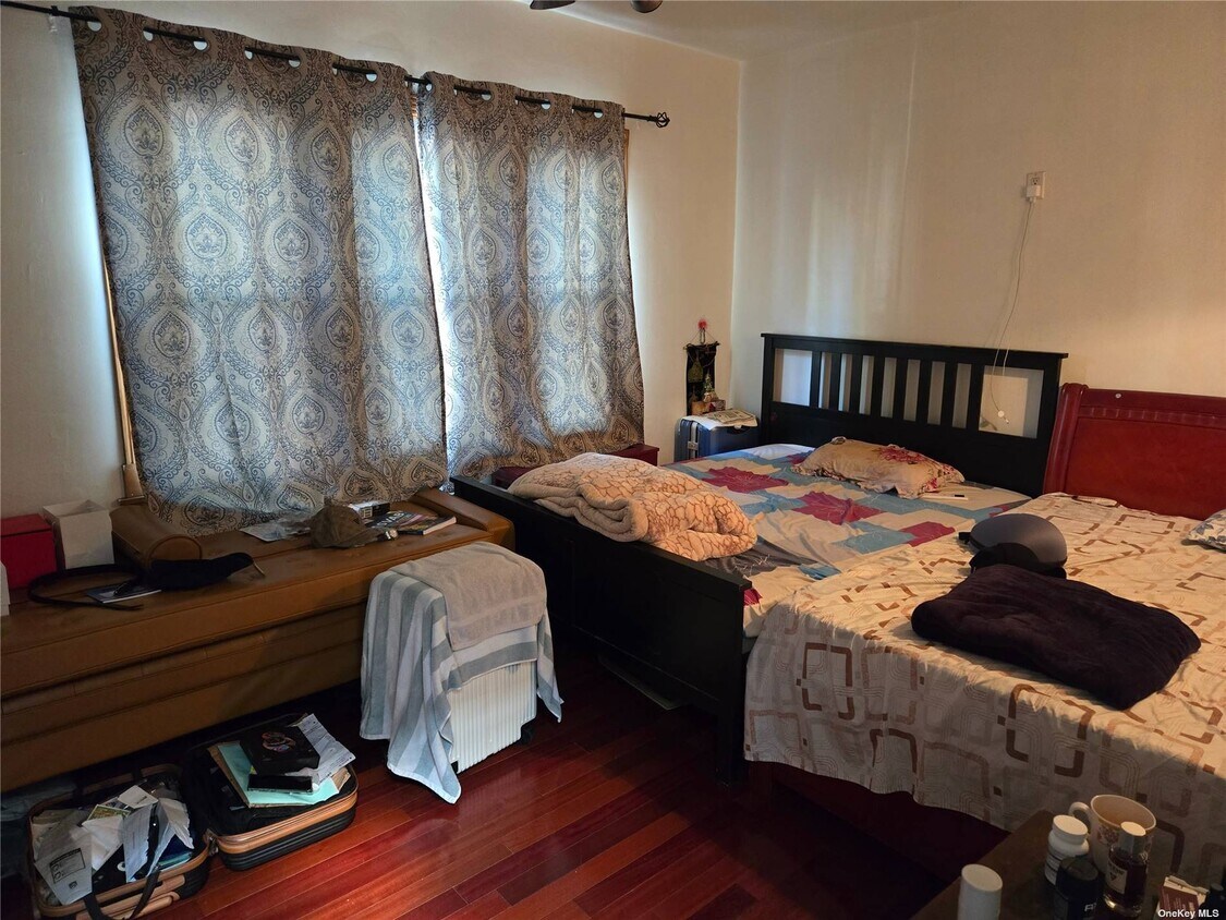 Foto principal - 31-27 78th St