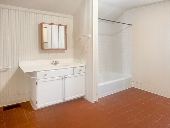Foto del edificio - 623-625 Lane Ave NW