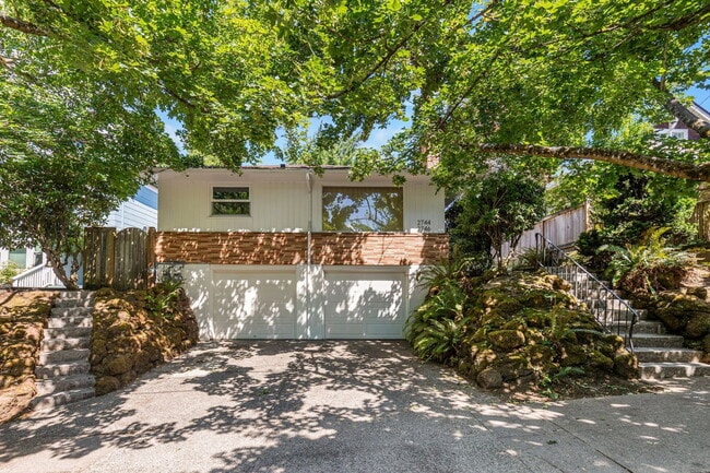 Building Photo - 2746 SE 31st Ave