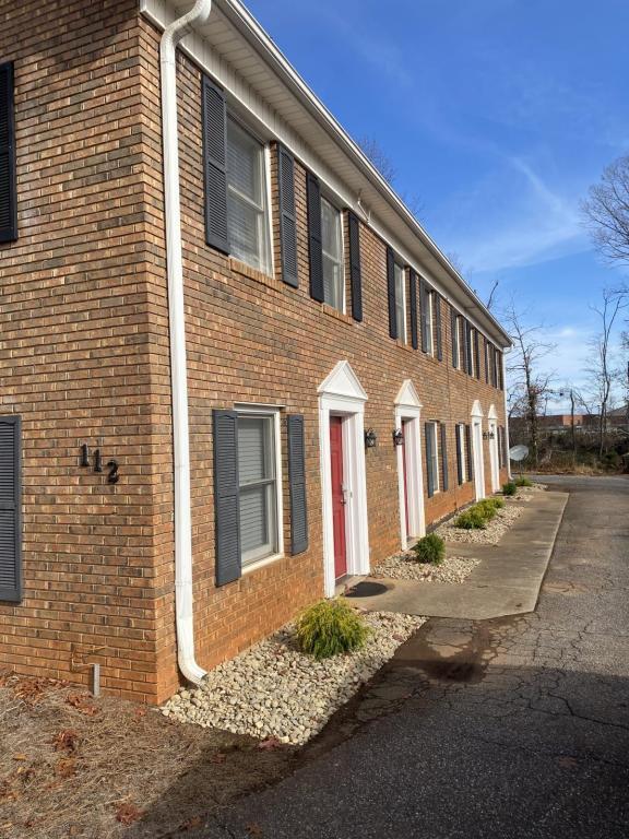 Building Photo - 112 State Rd S-42-7449