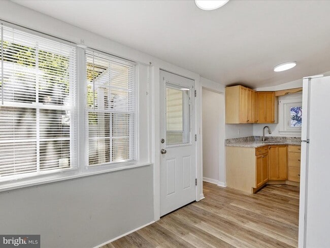 Building Photo - 807 Beach Ave