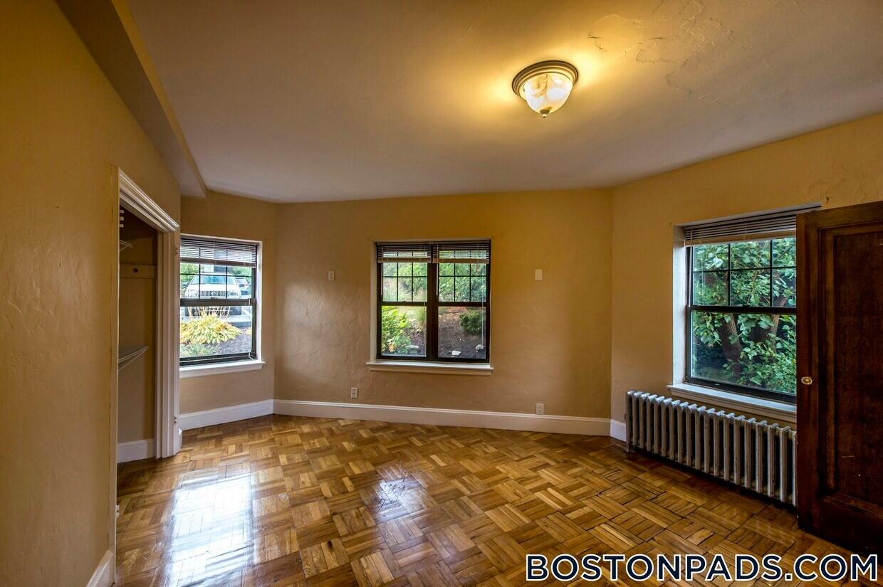 Foto del edificio - 2 Elmwood Ave