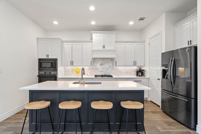 Building Photo - 8629 White River Trl