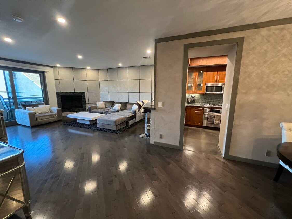 Large living Room! - 1808 Manning Ave