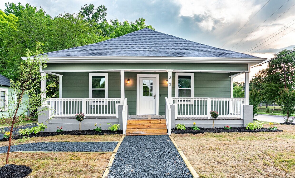 Primary Photo - Renovated Bungalow in East Durham!