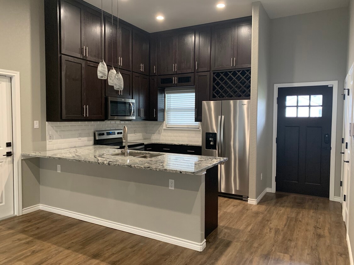 176 Navarro Xing, Seguin, TX 78155 Townhome Rentals in Seguin TX