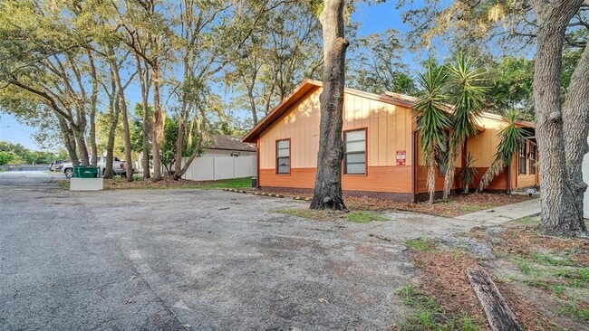 Building Photo - 1800 Poinsettia Ave