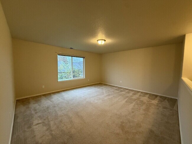 Building Photo - 1182 Throne Dr