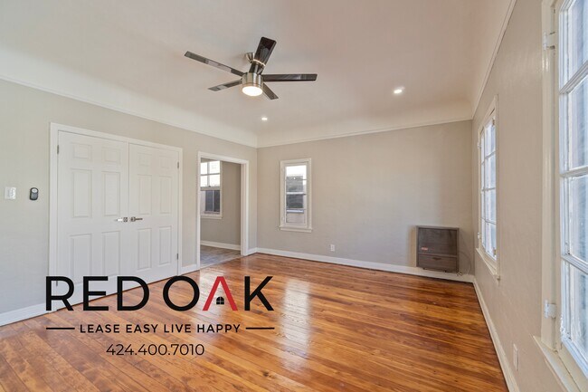 Foto del edificio - Sun Drenched One Bedroom Featuring Gorgeou...