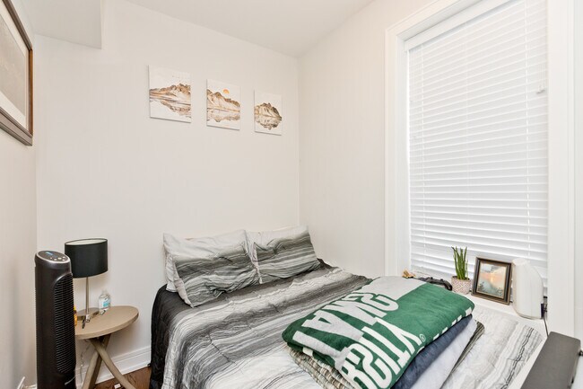 Foto del edificio - 2045 N Wolcott Ave