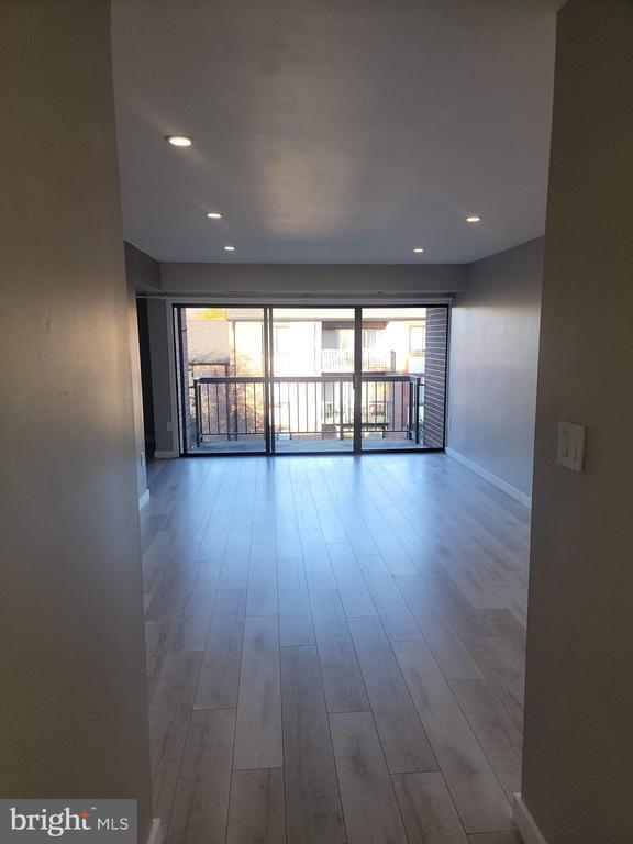 Building Photo - 9703 Kings Crown Ct