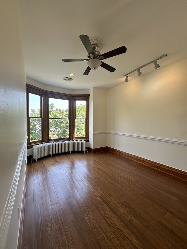 Bedroom 2: large bay window, great natural light, fan - 2329 W Grace St