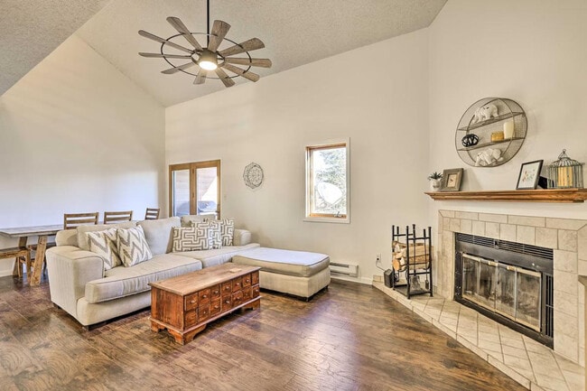 Building Photo - 163 Burgundy Cir