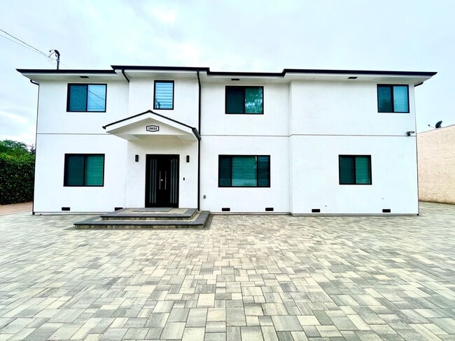 Building Photo - Newly built gated home with top of the lin...