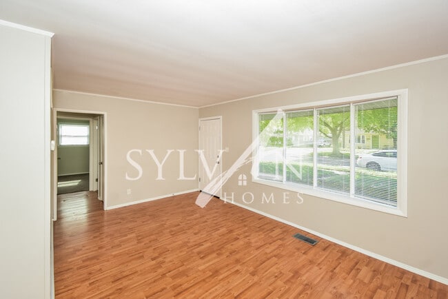 Building Photo - Enjoy living the good life in this 3 bedro...
