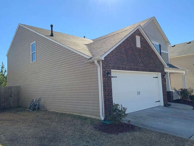 Foto del edificio - Chelsea Reserve  4 BR / 2.5 Ba / 2 family Room / 2 stories