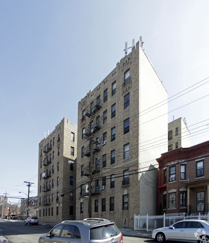 Building Photo - 4138 Barnes Ave