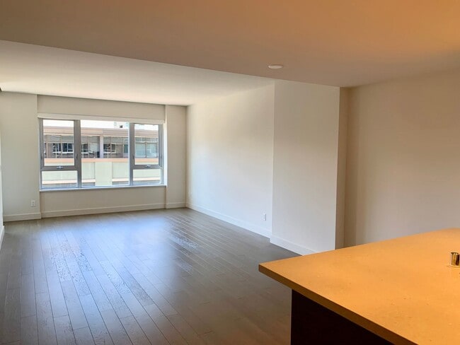 Building Photo - Insignia Condominium ~ Belltown/South Lake...