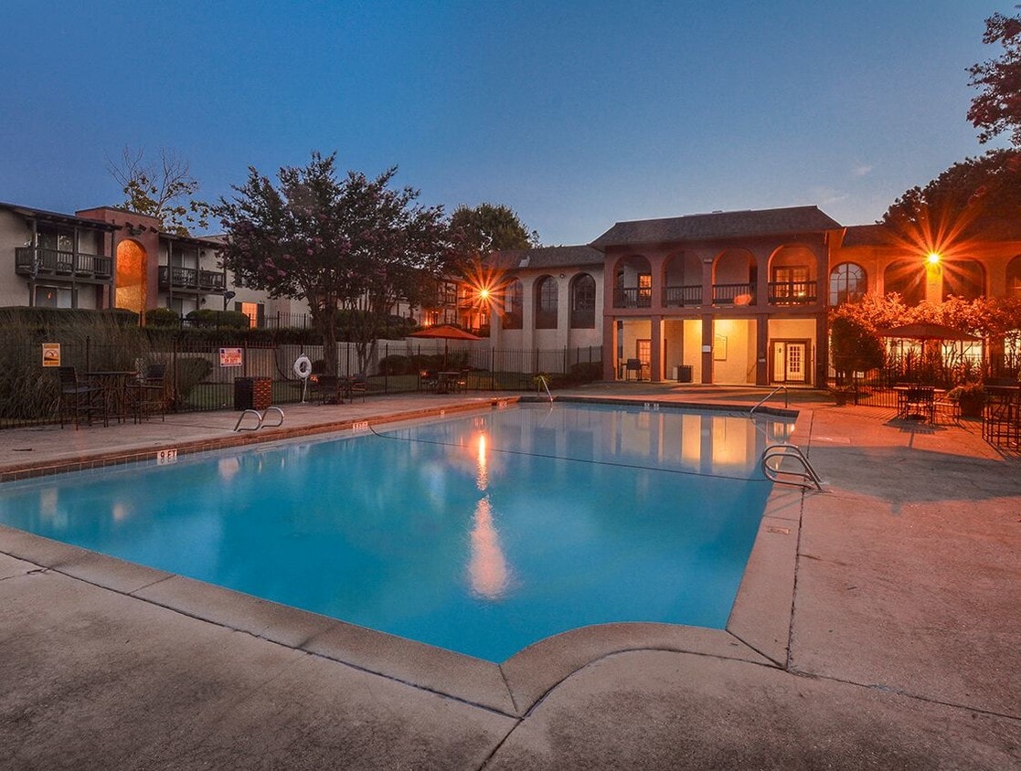 Embarcadero Club Apartments in College Park, GA