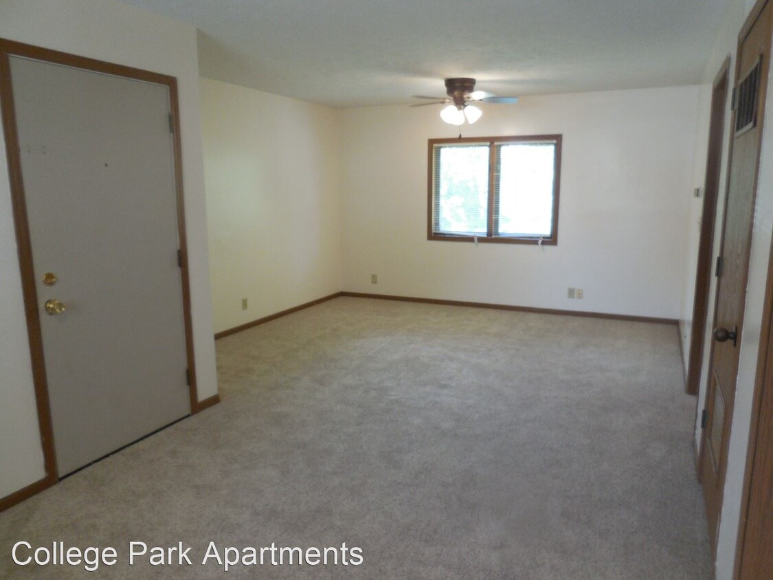 Primary Photo - 120 College Park Cir
