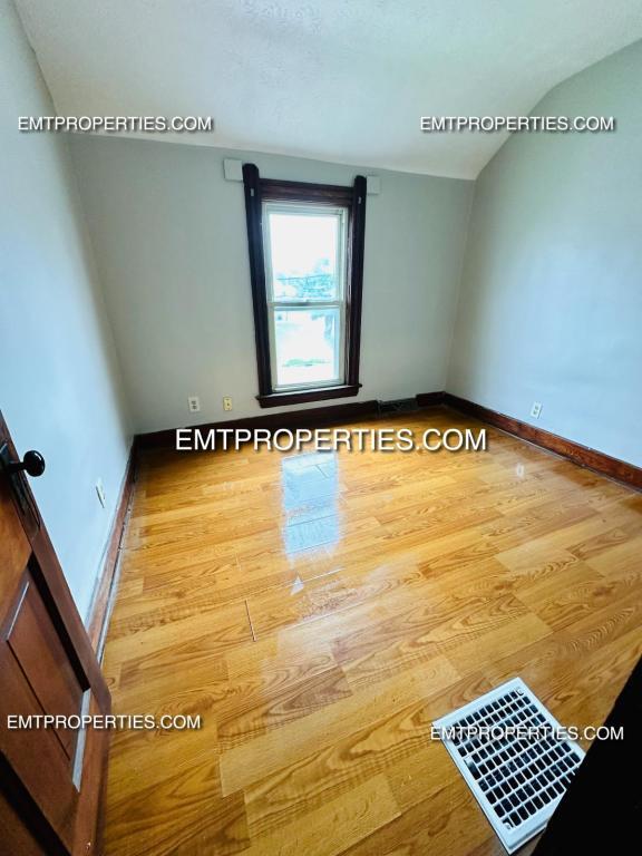 Foto del edificio - 320 W 21st St