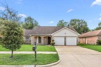 Building Photo - 2211 Turtle Creek Dr