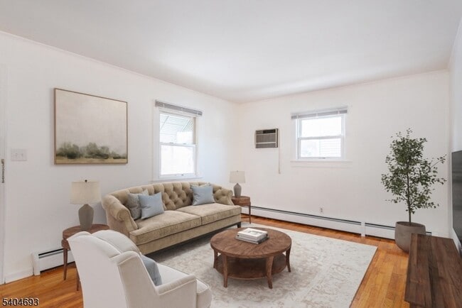 Building Photo - 116 Edison St
