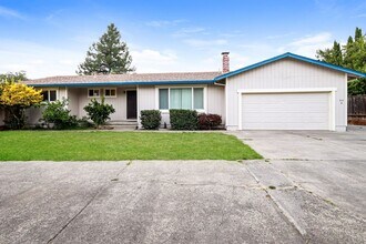 Building Photo - 517 Debbie Dr