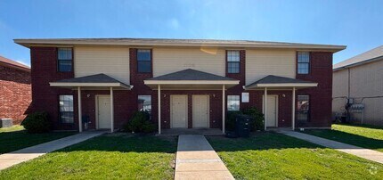 Building Photo - 1108 Leslie Cir