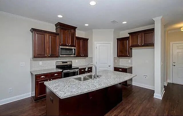 Foto del edificio - 710 Red Cedar Ct