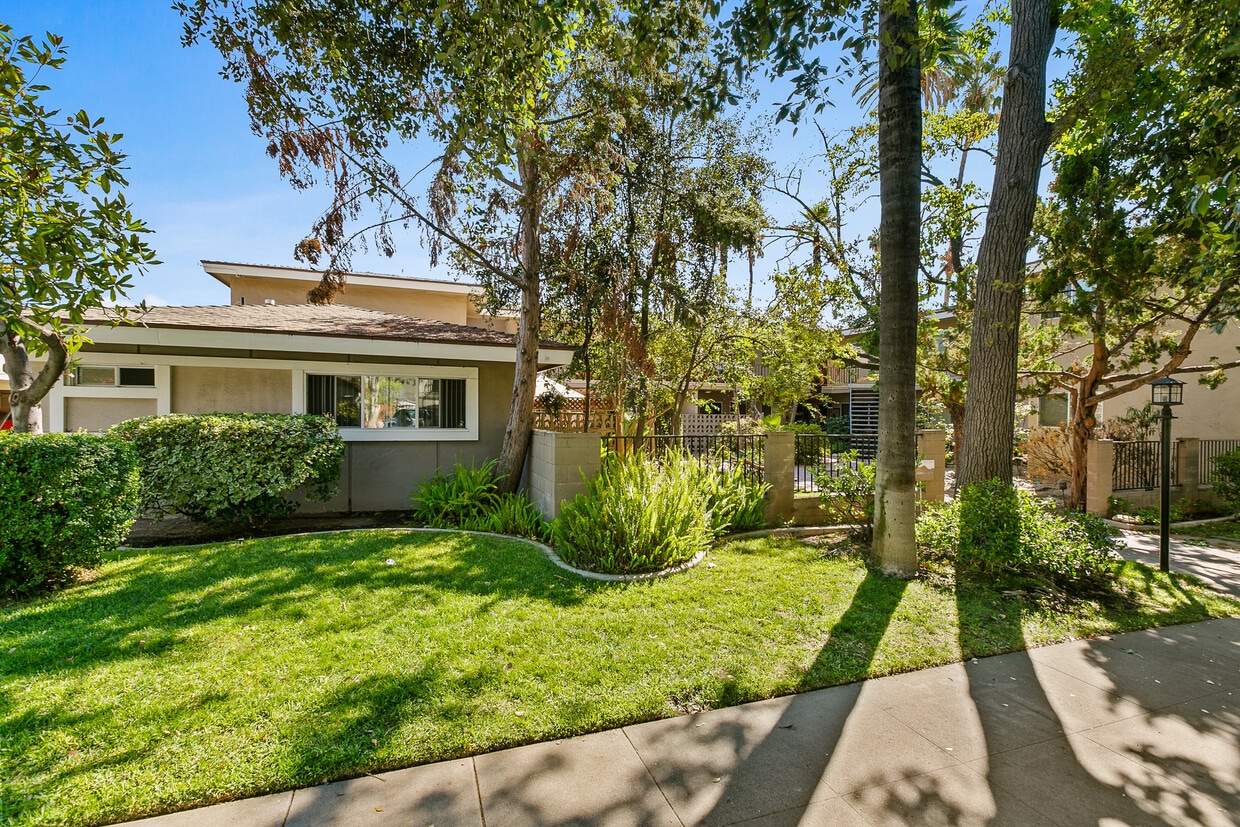 Building Photo - 552 S Euclid Ave