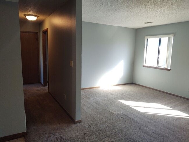 Foto del edificio - $975 | 2 Bedroom, 1 Bathroom Apartment | No Pets* | Available March 7th 2025