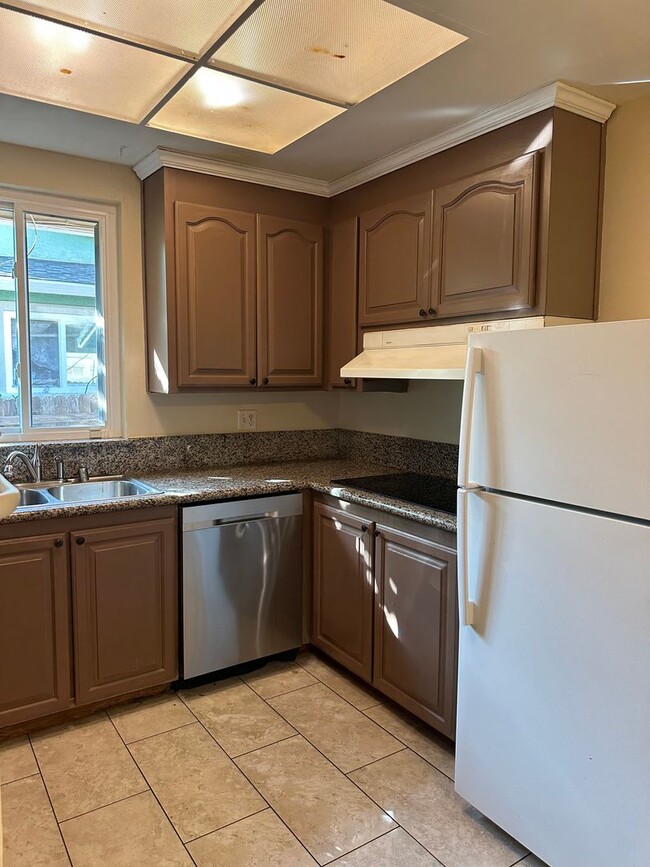 Photo - 4 Bdrm 2 Bath located in Elk Grove Unifed School District House