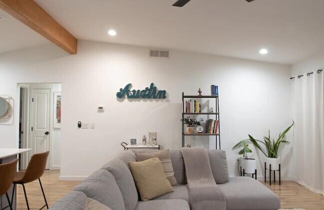 Foto del edificio - 9802 Kendal Dr