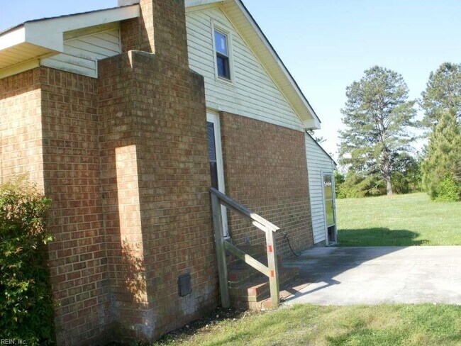 Building Photo - 844 Shillelagh Rd