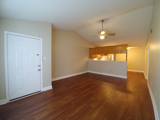 Foto del edificio - 3800 Mayfair Ln